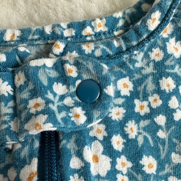 3M Carter’s footie zip pajamas, blue with white flowers - Picture 4 of 11